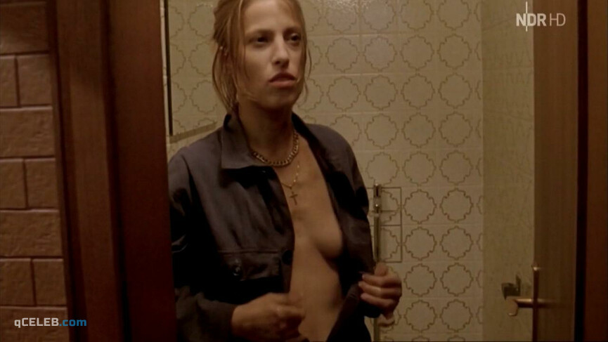 2. Jeanette Hain nude, Jenny Deimling nude – Scene of the Crime e665 (2007)