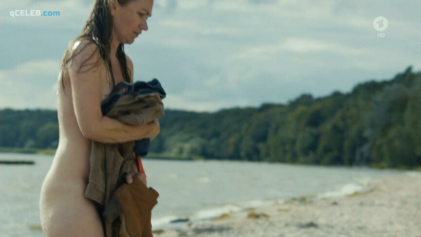 1. Lisa Maria Potthoff nude – Engelmacher — Der Usedom-Krimi (2016)