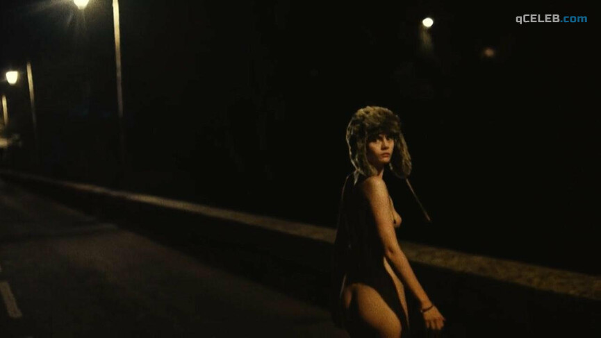 2. Stefanie van Leersum nude – Sevilla (2012)