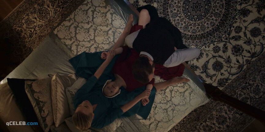 3. Elisabeth Moss sexy, Alexis Bledel sexy – The Handmaid's Tale s01e01-04 (2017)