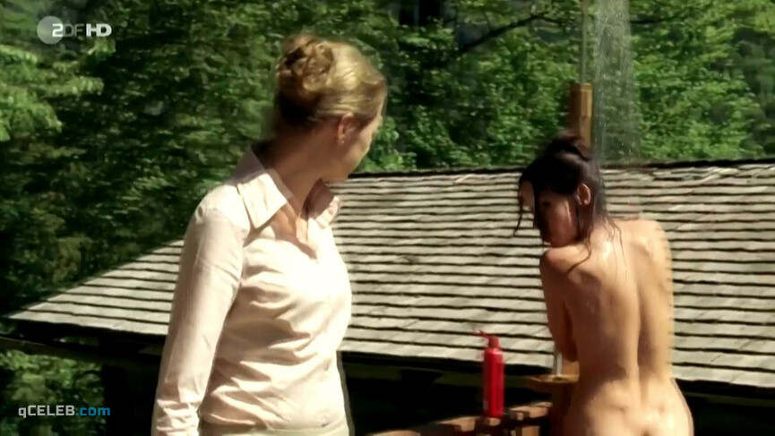 2. Anneke Schwabe nude – In den besten Familien (2012)