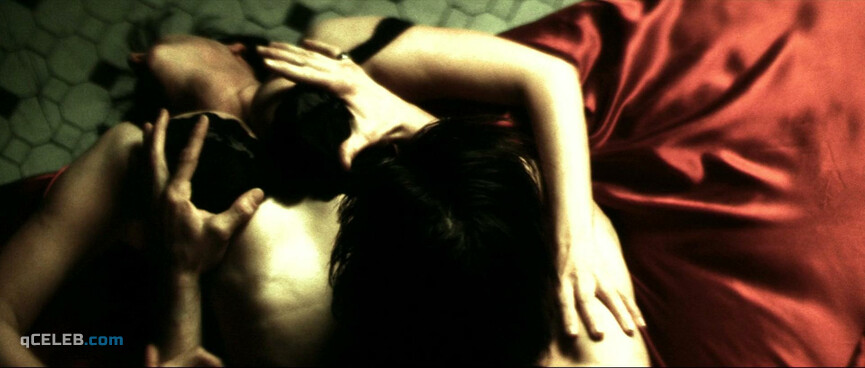 1. Virginia Madsen sexy, Rhona Mitra sexy – The Number 23 (2007)