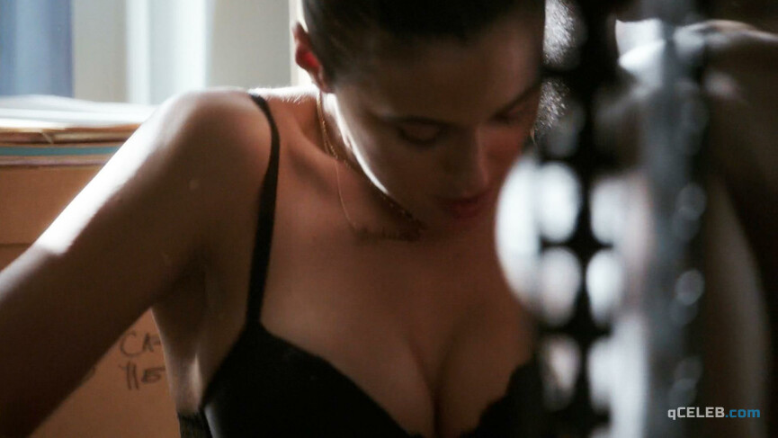 2. Emmanuelle Chriqui sexy – Murder in the First s02e02 (2015)