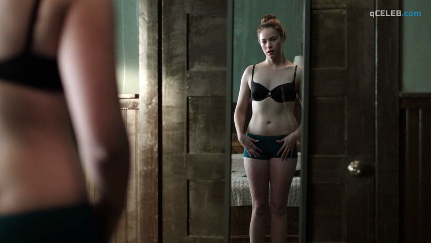 1. Alexis Knapp sexy – The Dorm (2014)