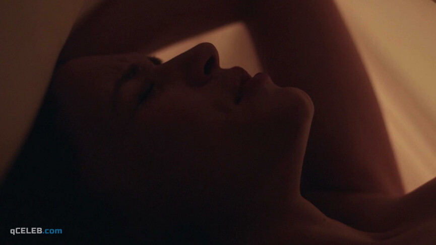 2. Alexis Knapp sexy – The Dorm (2014)