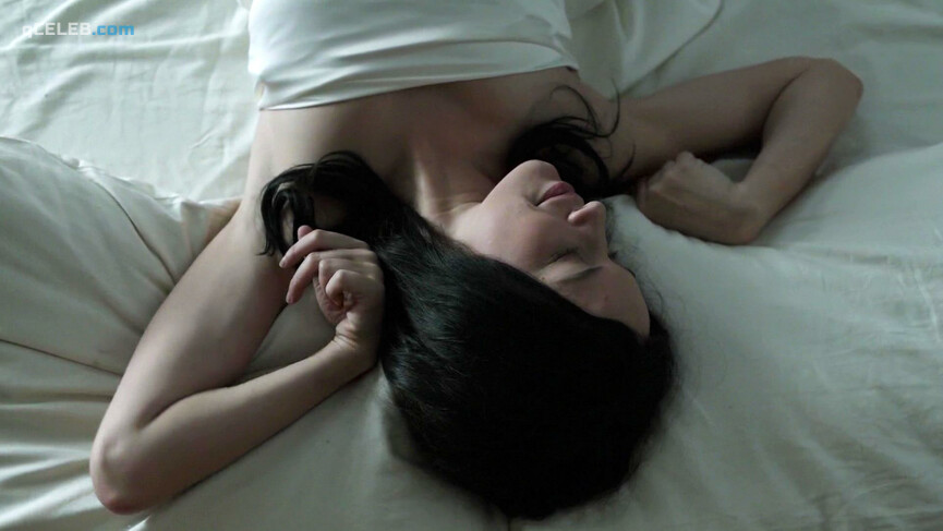 3. Alexis Knapp sexy – The Dorm (2014)