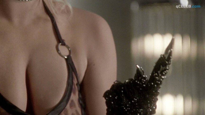 2. Lady Gaga sexy, Angela Bassett sexy – American Horror Story s05e03 (2015)