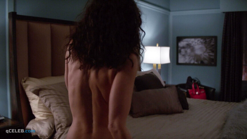 1. Lisa Edelstein sexy – Girlfriends' Guide to Divorce s02e06 (2015)