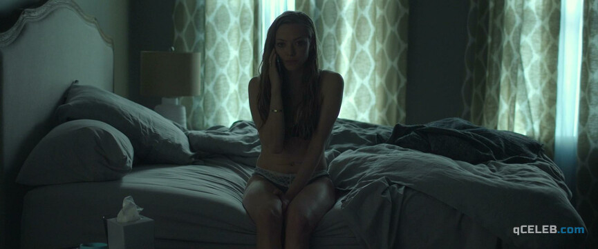 2. Amanda Seyfried sexy – Fathers and Daughters (2015)