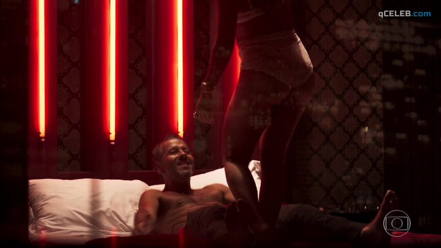 4. Juliana Paes sexy, Cynthia Senek sexy – A Dona do Pedaco s01e13 (2019)