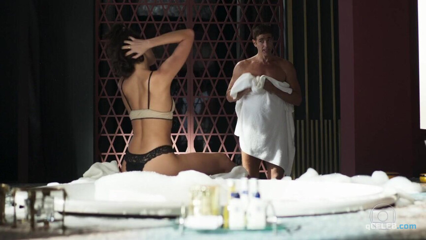 1. Agatha Moreira sexy – A Dona do Pedaço s01e37 (2019)