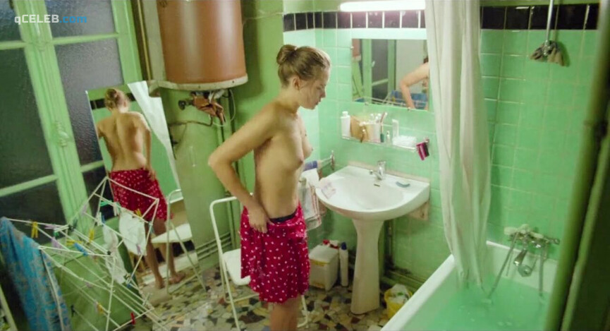 9. Nathalie Cardone nude, Emmanuelle Seigner nude, Mathilde Seigner nude, Christine Pascal nude, Noëlla Dussart-Finzi nude, Jeanne Savary nude – The Smile (1994)