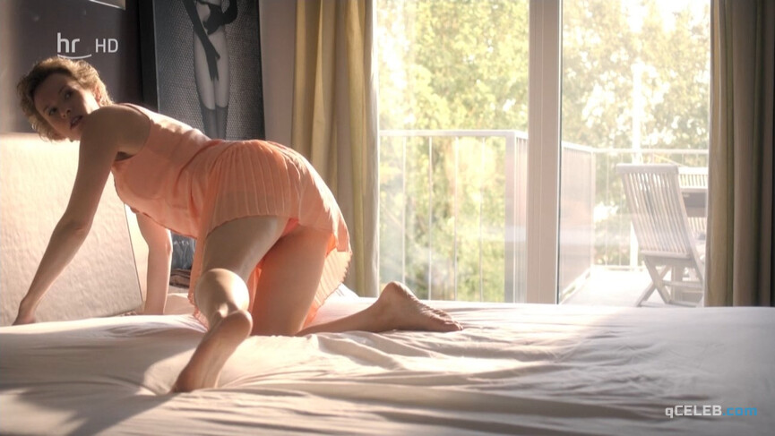 2. Adina Vetter sexy – Vorstadtweiber s01e07 (2014)