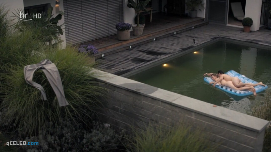 3. Adina Vetter sexy – Vorstadtweiber s01e07 (2014)