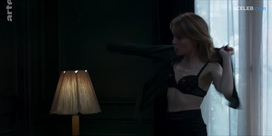 2. Alix Poisson sexy – Jeux d'influence s02e02-03 (2022)