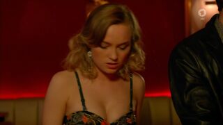 Kyra Sophia Kahre sexy – Heiter bis tödlich — Morden im Norden s04e16 (2017)