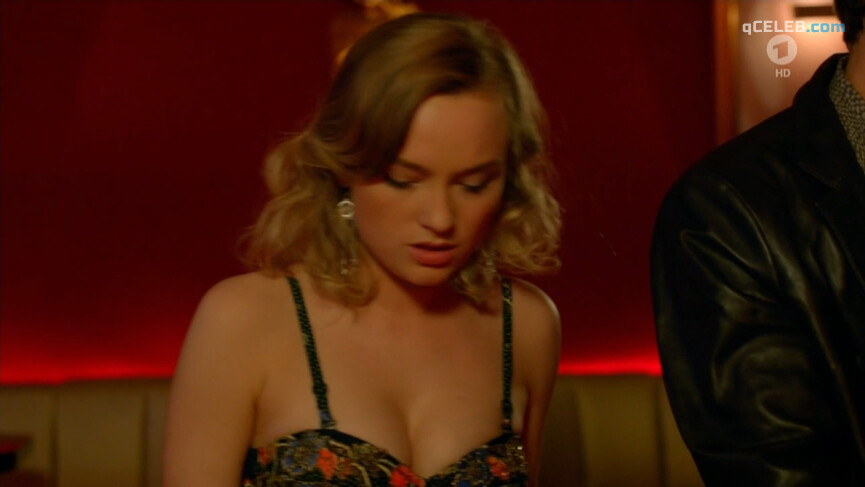 1. Kyra Sophia Kahre sexy – Heiter bis tödlich — Morden im Norden s04e16 (2017)