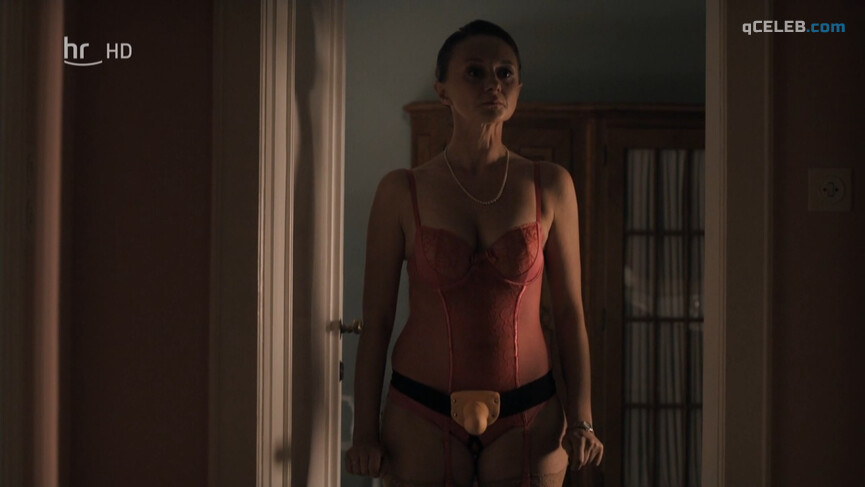 1. Gerti Drassl sexy – Vorstadtweiber s01e06 (2014)