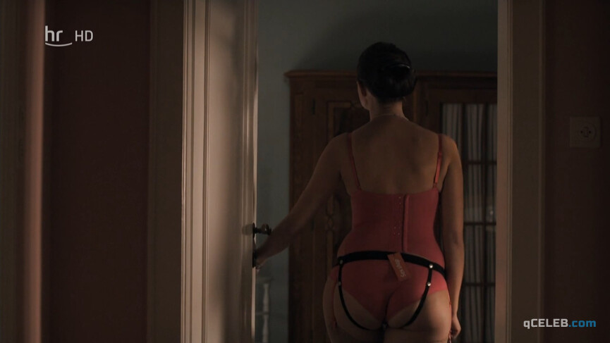 6. Gerti Drassl sexy – Vorstadtweiber s01e06 (2014)