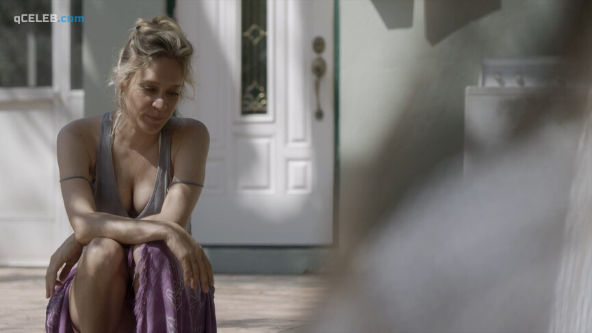 2. Chloe Sevigny sexy – Bloodline s01e02 (2015)