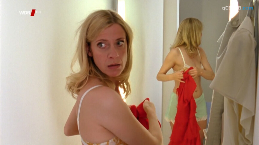 3. Caroline Peters sexy – Murder with a View s02e12-13 (2012)