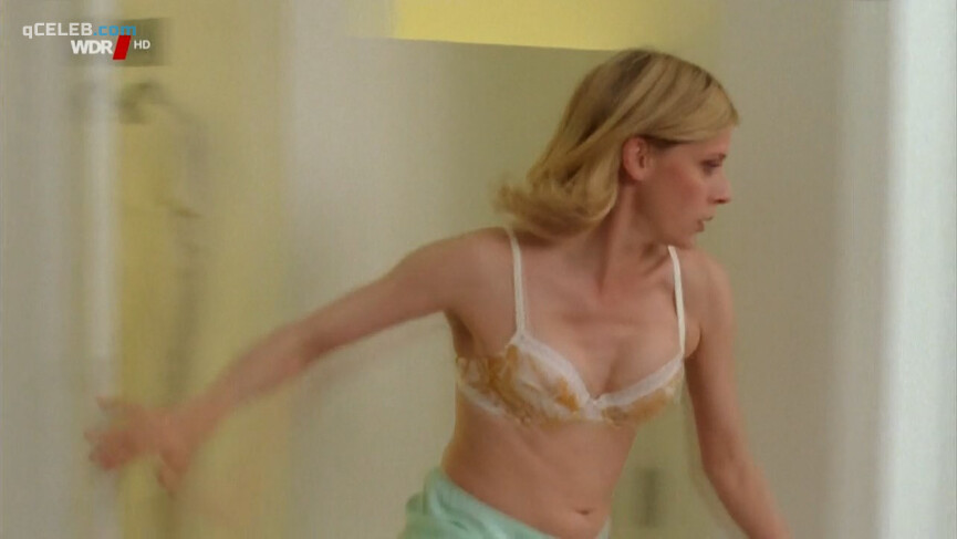 4. Caroline Peters sexy – Murder with a View s02e12-13 (2012)