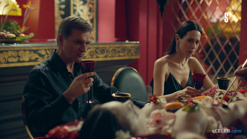 5. Aleksandra Revenko sexy – Gold Diggers s03e05 (2021)