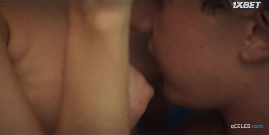 10. Karolina Kowalska nude, Wiktoria Kruszczynska nude – Belfer s03 (2023)