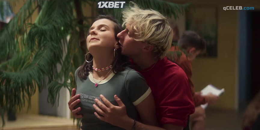 20. Karolina Kowalska nude, Wiktoria Kruszczynska nude – Belfer s03 (2023)