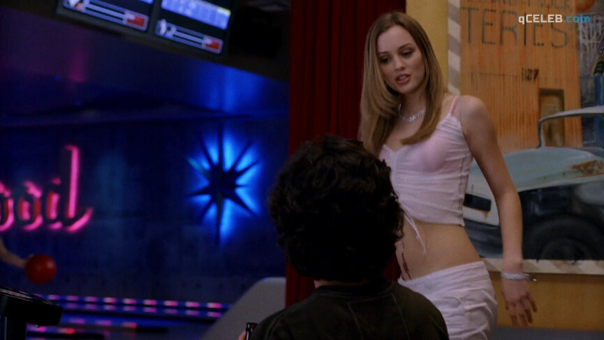 2. Charlotte Ayanna sexy – Entourage s01e04 (2004)