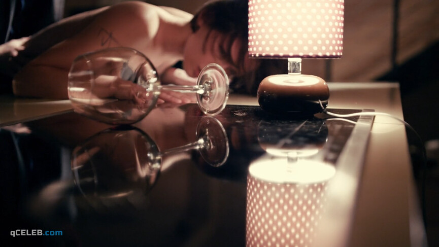 1. Paulina Andreeva sexy – The Method s02e13 (2021)