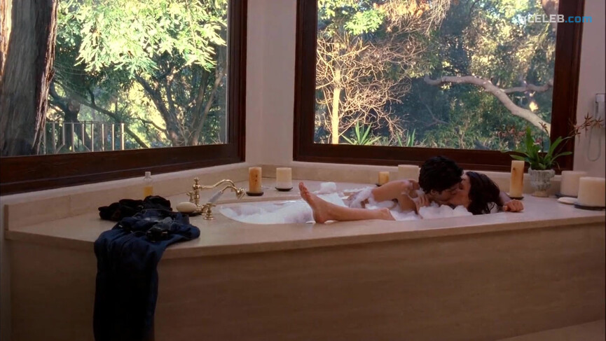 1. Carla Gugino sexy, Leslie Bibb sexy, Perrey Reeves sexy – Entourage s03e16 (2007)