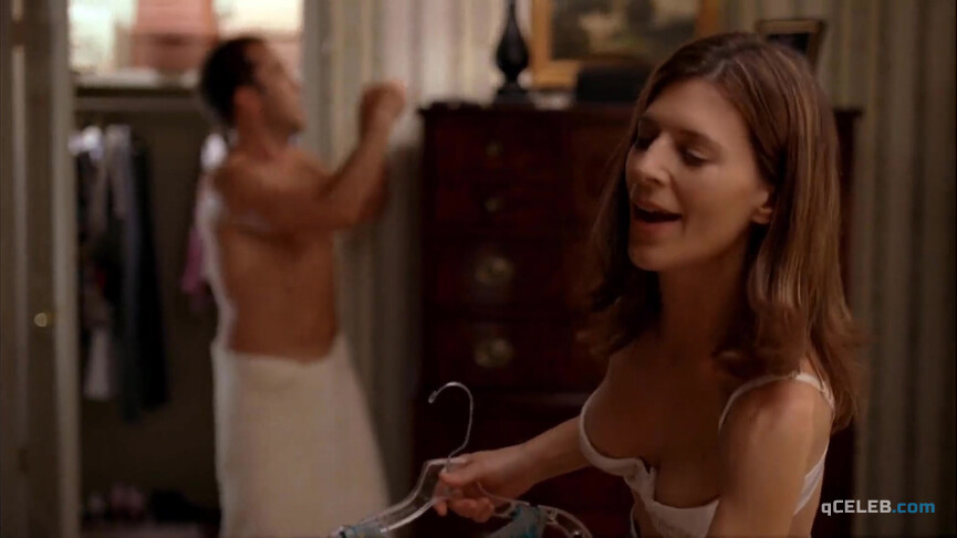 10. Carla Gugino sexy, Leslie Bibb sexy, Perrey Reeves sexy – Entourage s03e16 (2007)