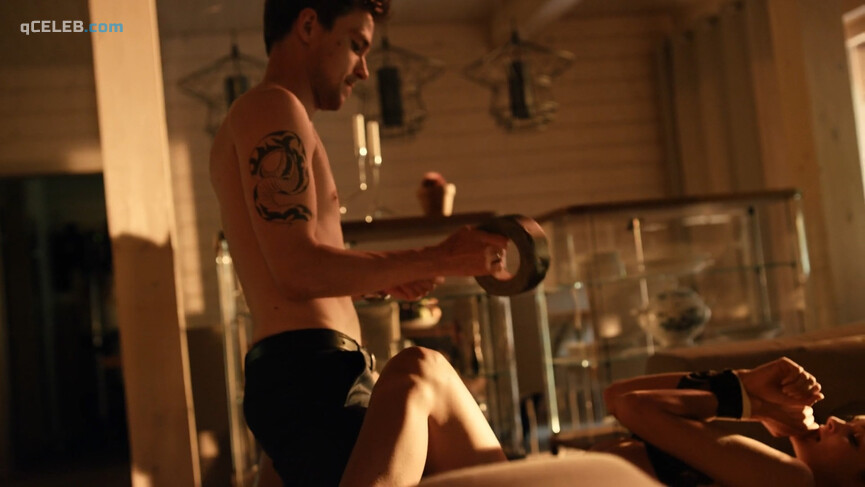 8. Paulina Andreeva sexy – The Method s02e07 (2020)