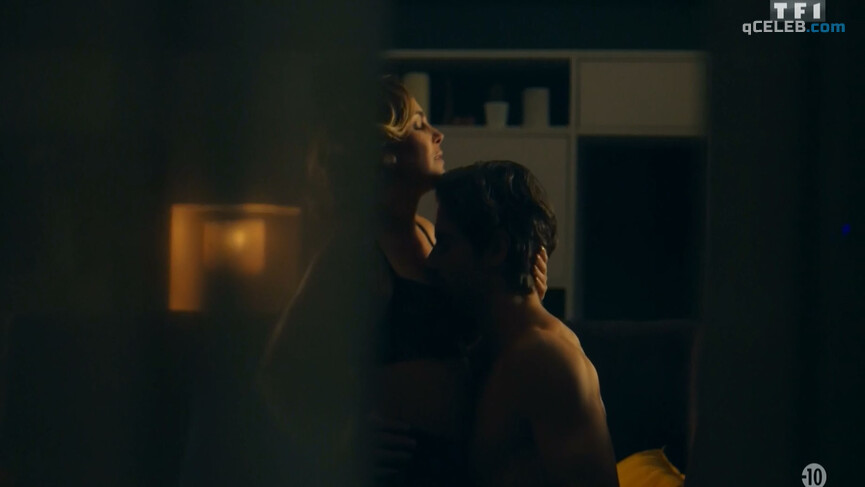 5. Claire Keim sexy – Infidele s02 (2020)