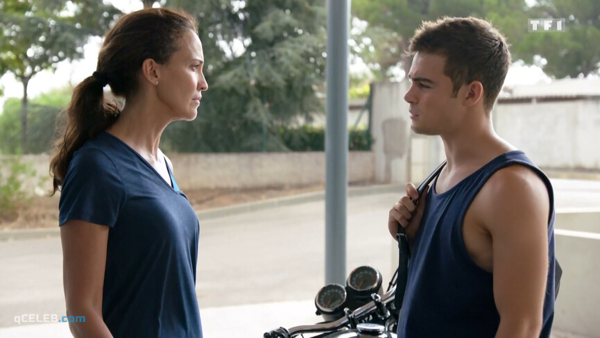 2. Linda Hardy sexy – Demain Nous Appartient s01 (2017)