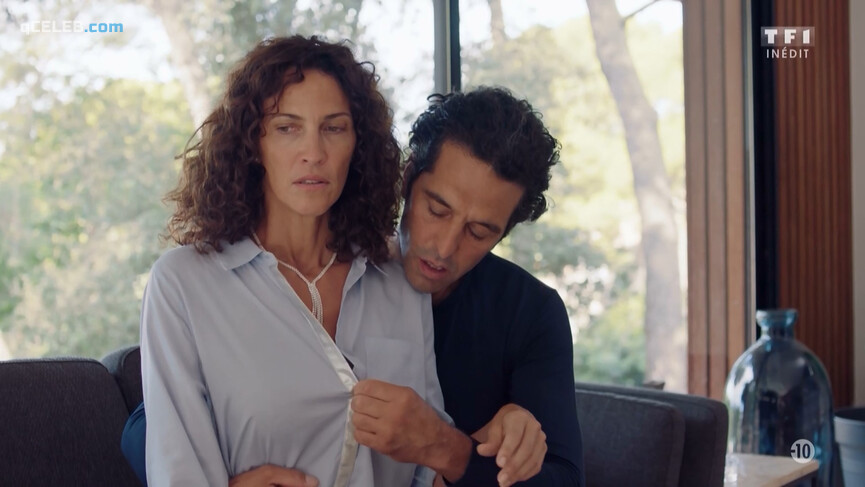 39. Linda Hardy sexy – Demain Nous Appartient s01 (2017)