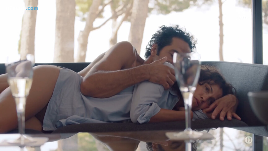 40. Linda Hardy sexy – Demain Nous Appartient s01 (2017)