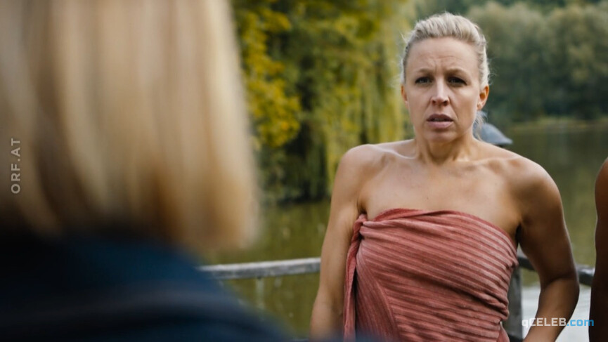 3. Nina Proll nude – Vorstadtweiber s01e50 (2020)