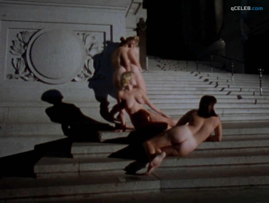 2. Meredith Snaider nude – Habit (1995)