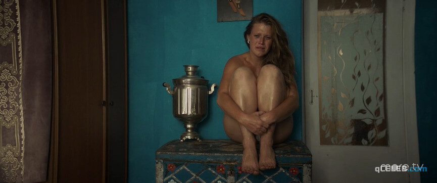 1. Varvara Shmykova sexy, Irina Nosova sexy – Chiki s01e06 (2020)