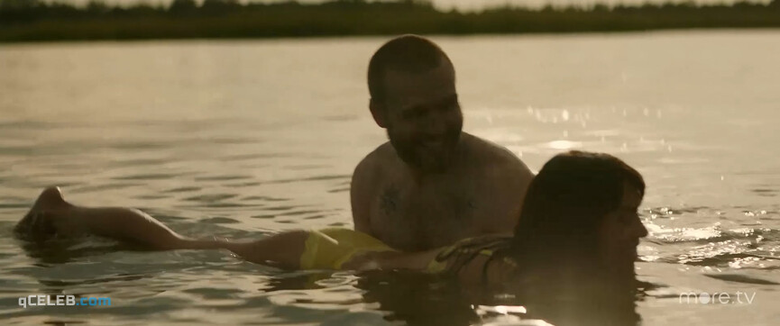 3. Varvara Shmykova sexy, Irina Nosova sexy – Chiki s01e06 (2020)