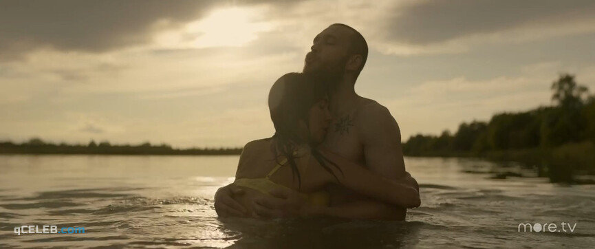 4. Varvara Shmykova sexy, Irina Nosova sexy – Chiki s01e06 (2020)