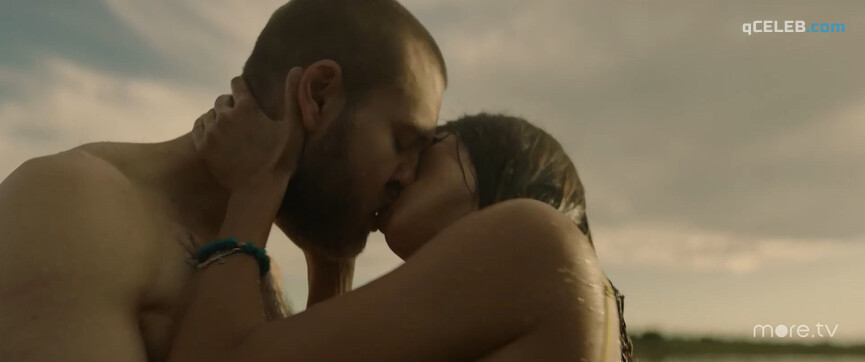 5. Varvara Shmykova sexy, Irina Nosova sexy – Chiki s01e06 (2020)