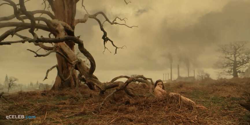 4. Emma Paetz sexy – Pennyworth s01e06 (2019)