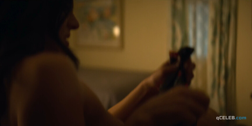 2. Carmela Zumbado sexy – YOU s02e04 (2019)