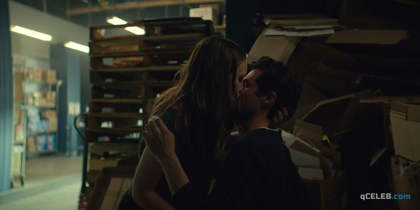 2. Victoria Pedretti sexy – YOU s02e01-04 (2019)