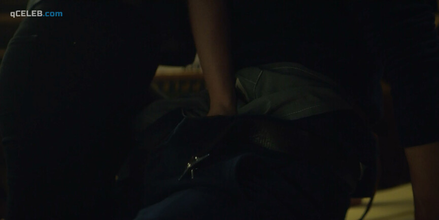 4. Victoria Pedretti sexy – YOU s02e01-04 (2019)