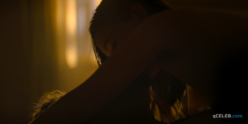 9. Victoria Pedretti sexy – YOU s02e01-04 (2019)