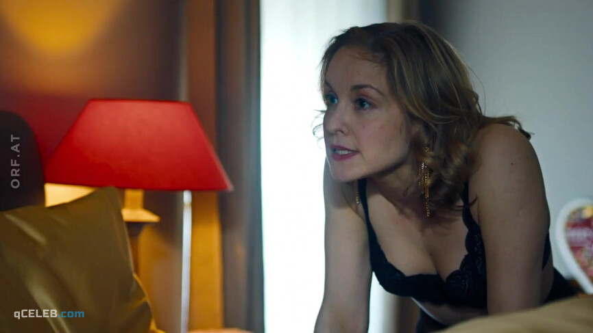 10. Valery Tscheplanowa nude – Vorstadtweiber s05e09 (2021)